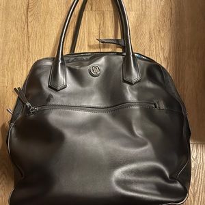 Lululemon gym Bowling-like bag